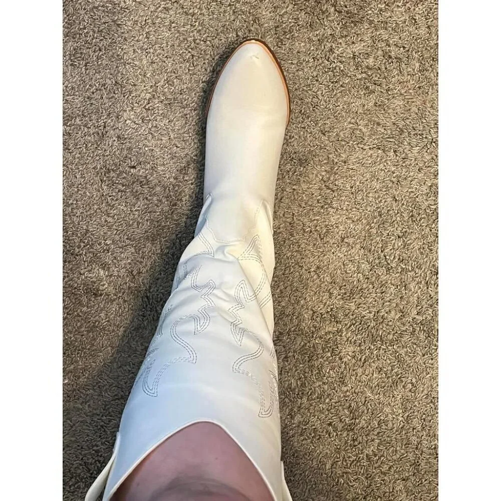 Women White Polyurethane Embroidered Pull-On Chunky Heel Knee High Western Boots